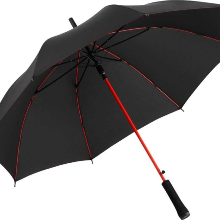 schwarzer Fare Regenschirm mit rotem Stock